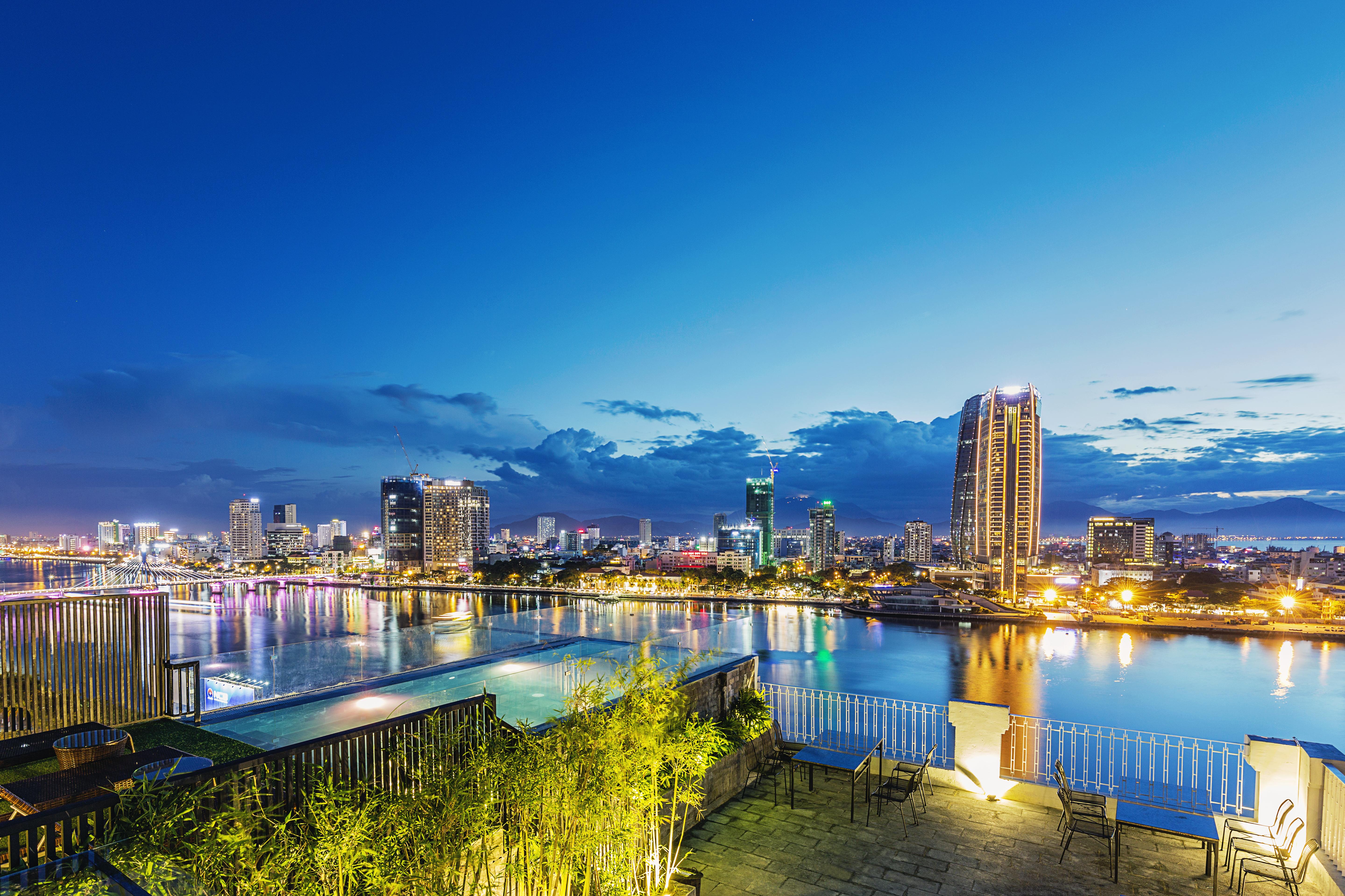 Ibiza Riverfront Da Nang Hotel Powered By Aston Exterior photo